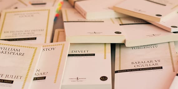 Apple, Anında Çeviri Özelliğini Kulaklıklarla Sunuyor