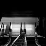 Sevdigim-Sensin-Dizisinin-Yuruyen-Merdiven-Sahnesi-Neden-Elestirildi-featured