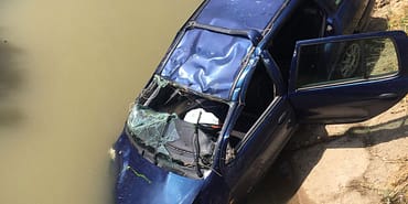 Bitlis'te otomobil kanala düştü!