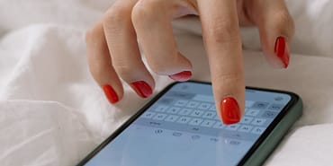 Uzun-Tirnak-Sorununa-Teknoloji-Cozumu-Iletken-Oje-Geliyor-featured