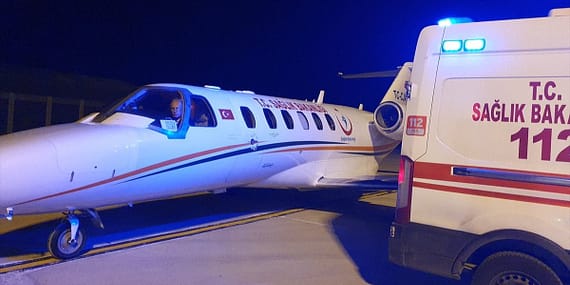 Bitlis'te ambulans uçak, körlük riski bulunan çocuk için havalandı