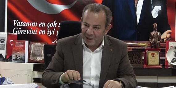 Tanju Özcan'dan sigara uygulaması: Belediyede, içmeyen daha fazla maaş alacak