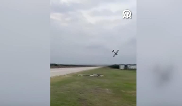 Adana'da evlilik teklifi için havalanan uçağın düşmesi kamerada