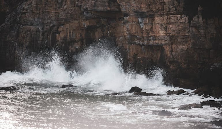 Tasacak-Bu-Deniz-TRT-World-Sahnesinde-Parladi-Zeynep-Atilgan-Dikkat-Cekti-featured